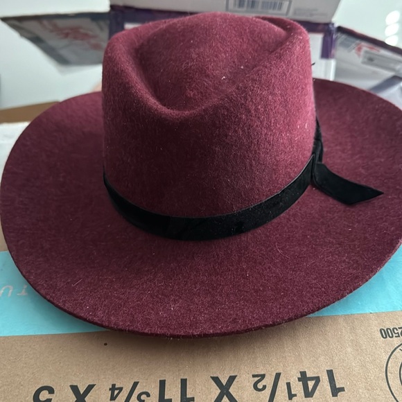 GAP Burgundy Felt Hat NWOT - Picture 1 of 1